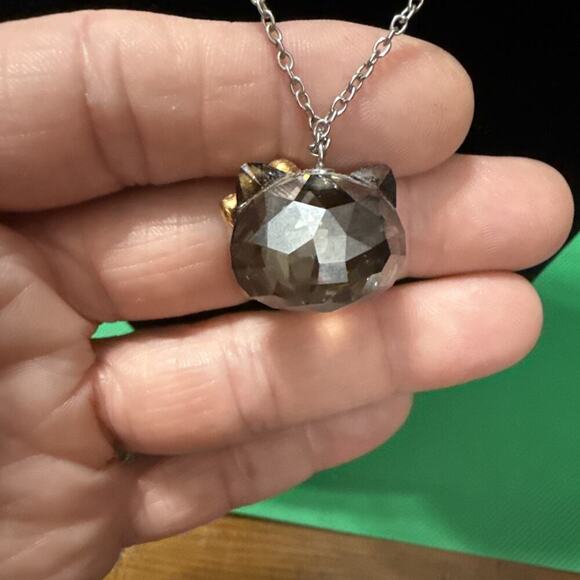 SWAROVSKI SANRIO HELLO KITTY CRYSTAL FACE JET GOLD RIBBON NECKLACE - Picture 8 of 13